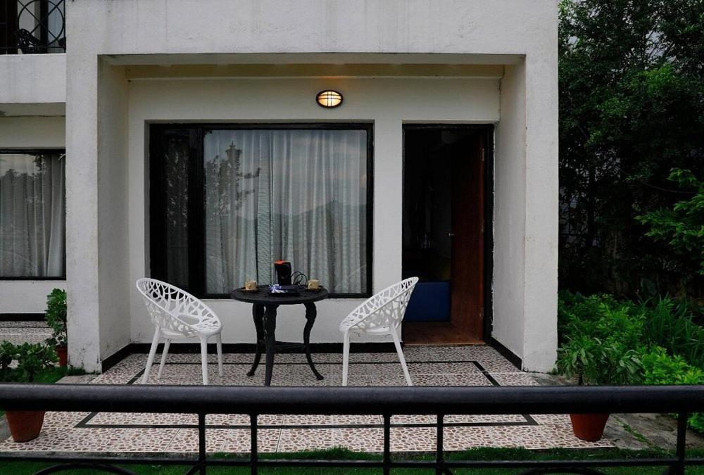Hotel 8Fold-Pinecrest By Larisa, Bhīm Tāl Exterior foto